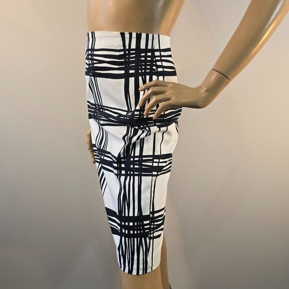 Express Design Studio Lined Skirt Black And White Geometric Print Women Size 2 - Picture 7 of 10